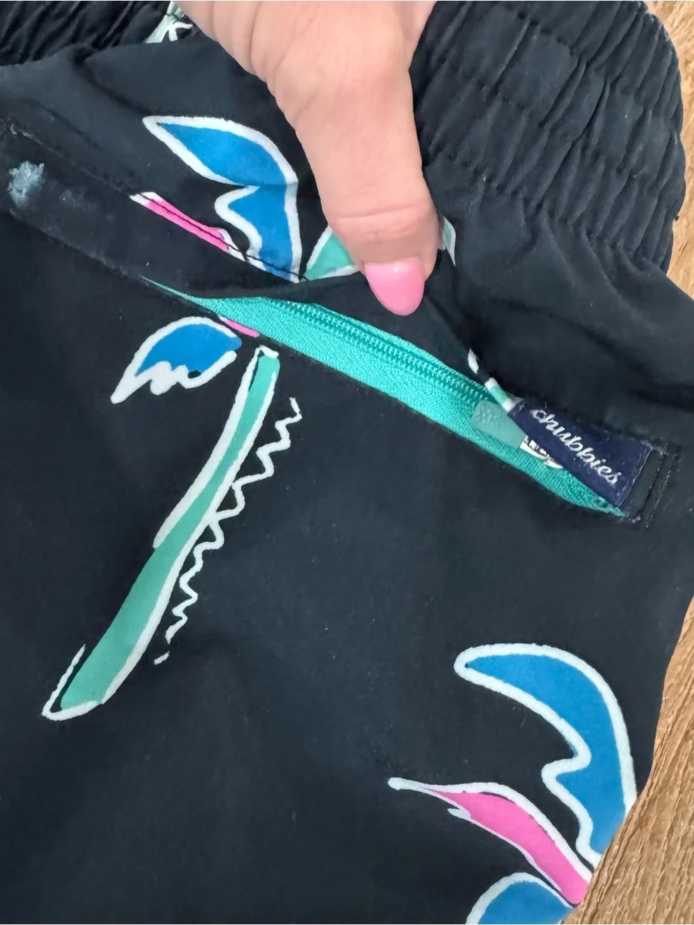chubbies Black Classic Swim Trunks with Teal Pink and Blue Palm Print YM (10/12)